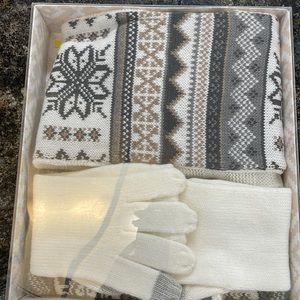 Mike Luk’s reversible, accessories